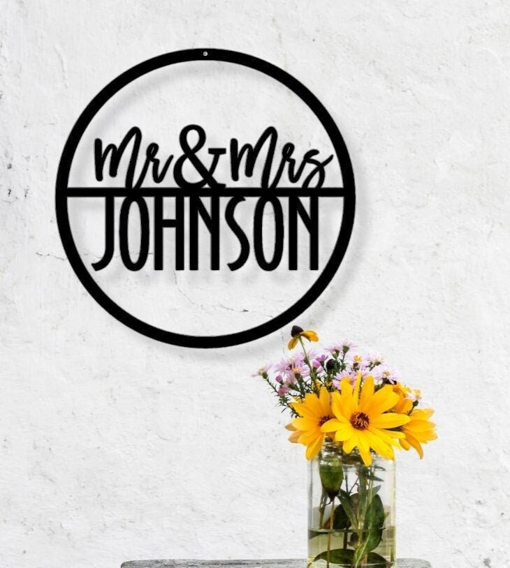 Custom Mr Mrs Sign, Family Last Name, Personalized Wedding Decor, Personalized Home Decor, Wedding Gift, Bridal Shower Gift, Round Name Sign