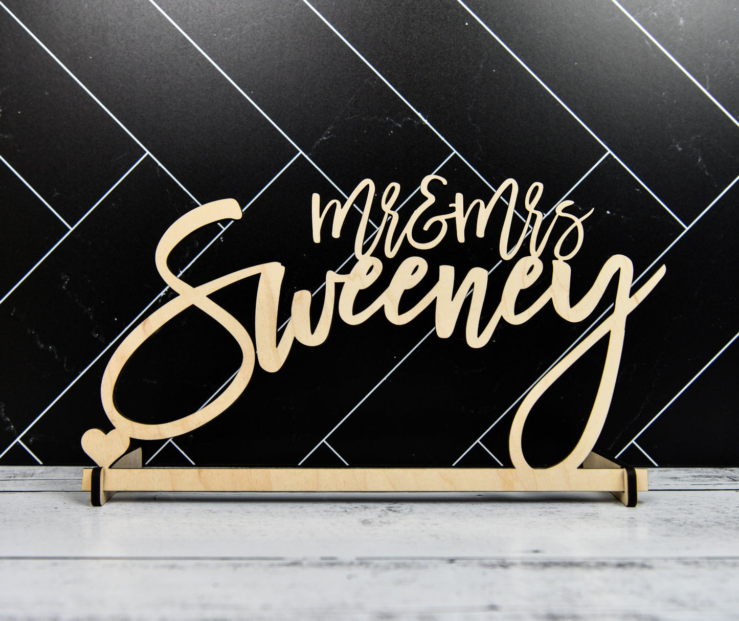 Mr & Mrs Sign, Custom Wedding Name sign, Script Mr and Mrs Surname, Personalized Last Name Sign, Sweetheart Table Sign Head Table Decor