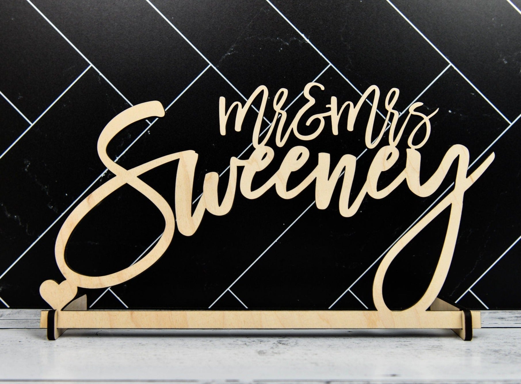 Mr & Mrs Sign, Custom Wedding Name sign, Script Mr and Mrs Surname, Personalized Last Name Sign, Sweetheart Table Sign Head Table Decor