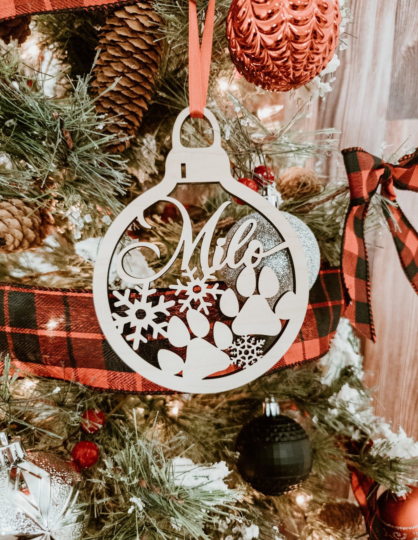 Personalized Pet Paw Print Christmas Ornament Bulb Custom Wood Dog or Cat Print xmas Tree Ornaments, Wooden Stocking Name Tags For Pet Decor