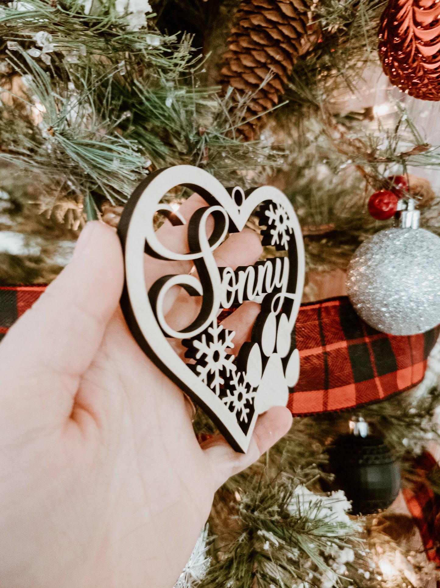 Personalized Pet Paw Print Christmas Ornament in Heart, Custom Dog or Cat Print xmas Tree Ornaments, Wooden Stocking Name Tags For Pet Decor