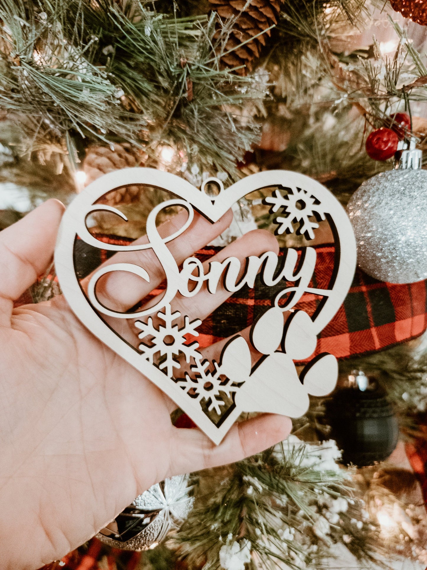 Personalized Pet Paw Print Christmas Ornament in Heart, Custom Dog or Cat Print xmas Tree Ornaments, Wooden Stocking Name Tags For Pet Decor