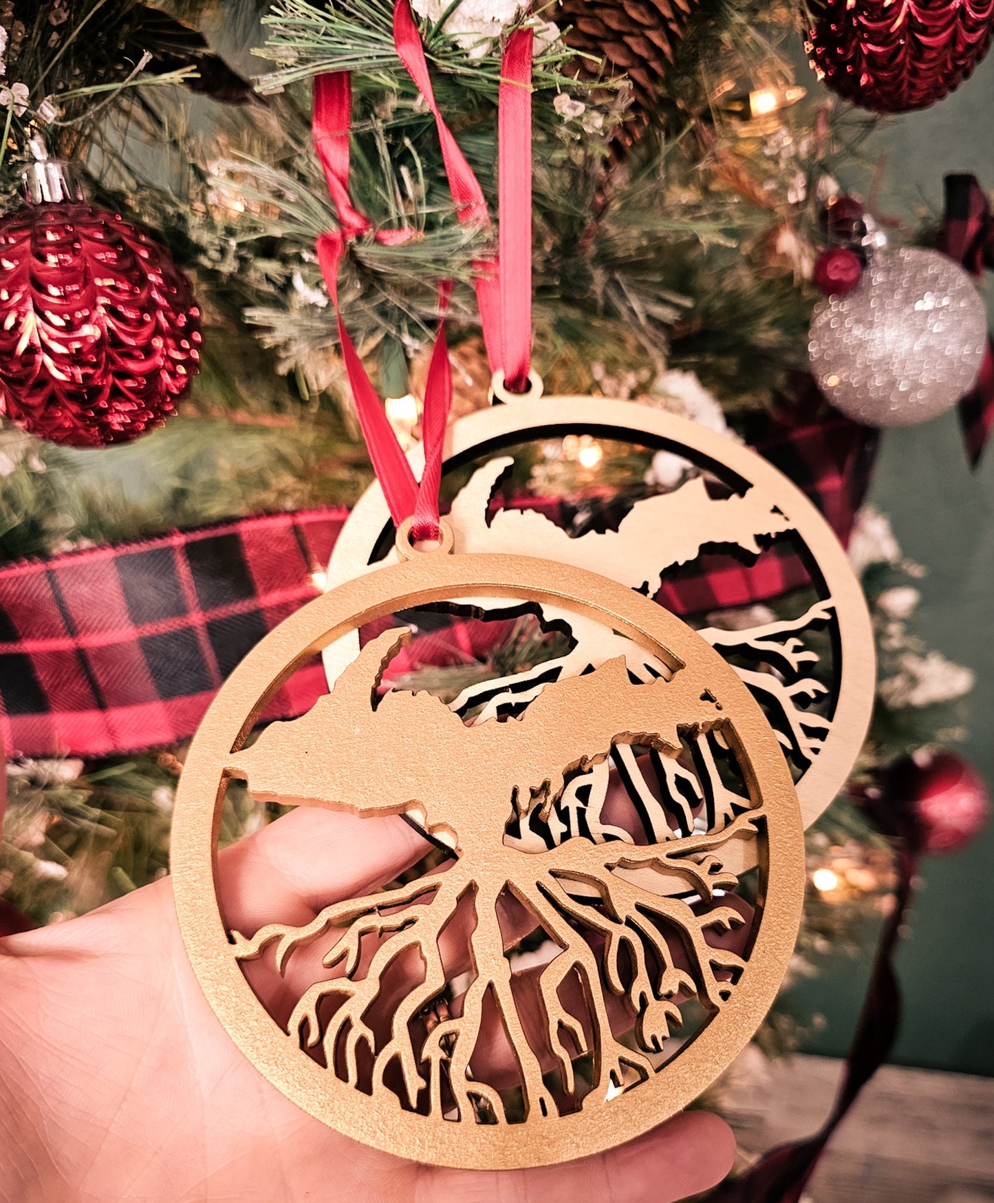 Yooper Roots Christmas Ornament, Wood Upper Peninsula of Michigan Wooden Ornament, Upper Michigan Round Xmas tree souvenir UP