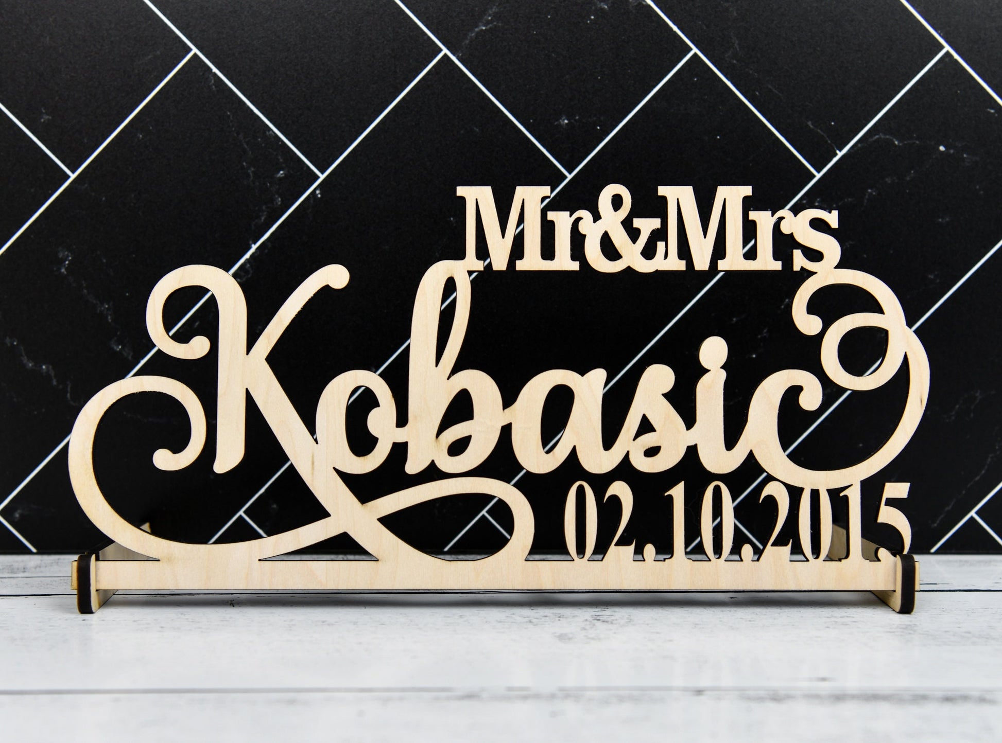 Custom Wedding sign with script Name & date, Personalized Mr & Mrs sign for Head table / Sweetheart Table Decor