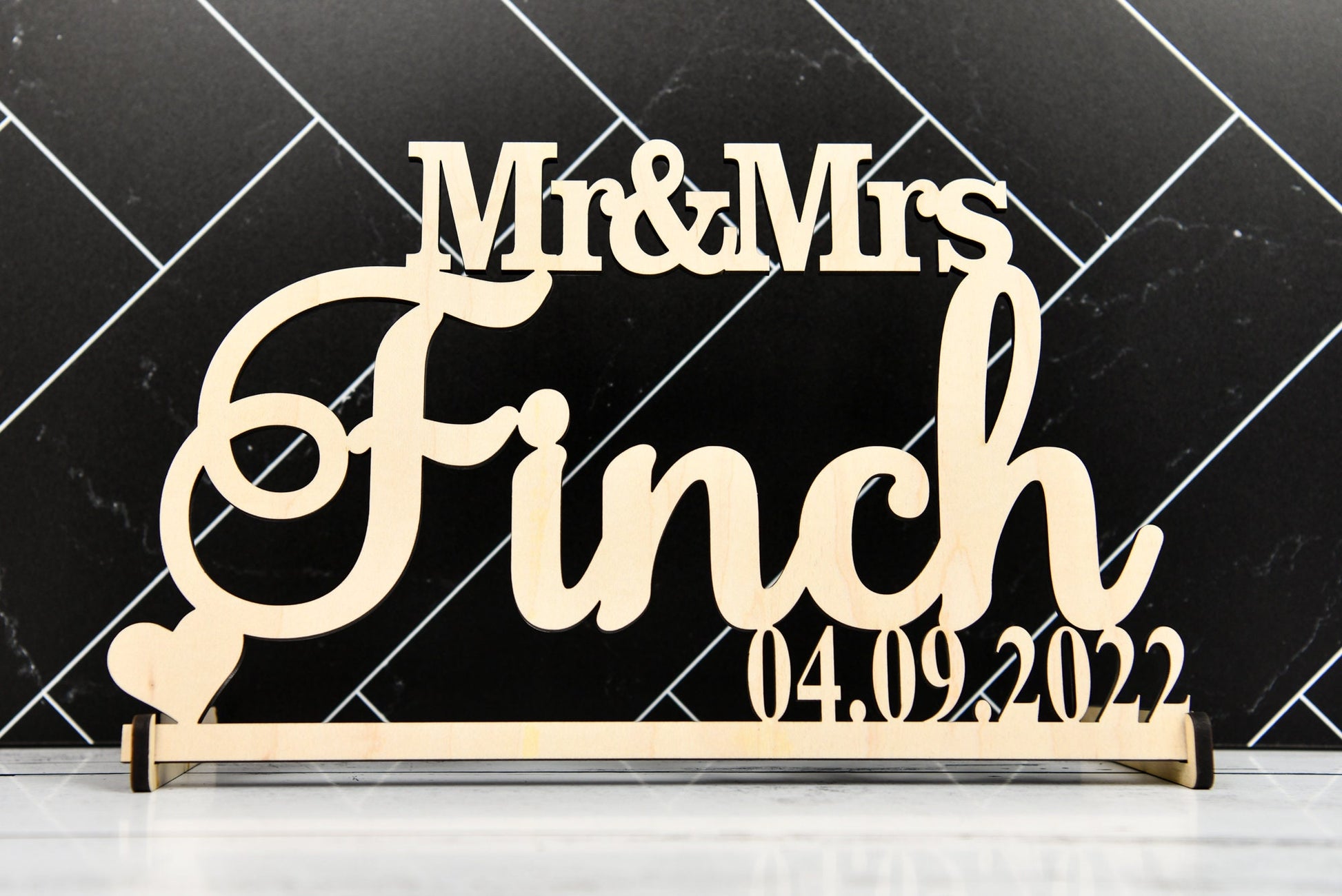 Custom Wedding sign with script Name & date, Personalized Mr & Mrs sign for Head table / Sweetheart Table Decor
