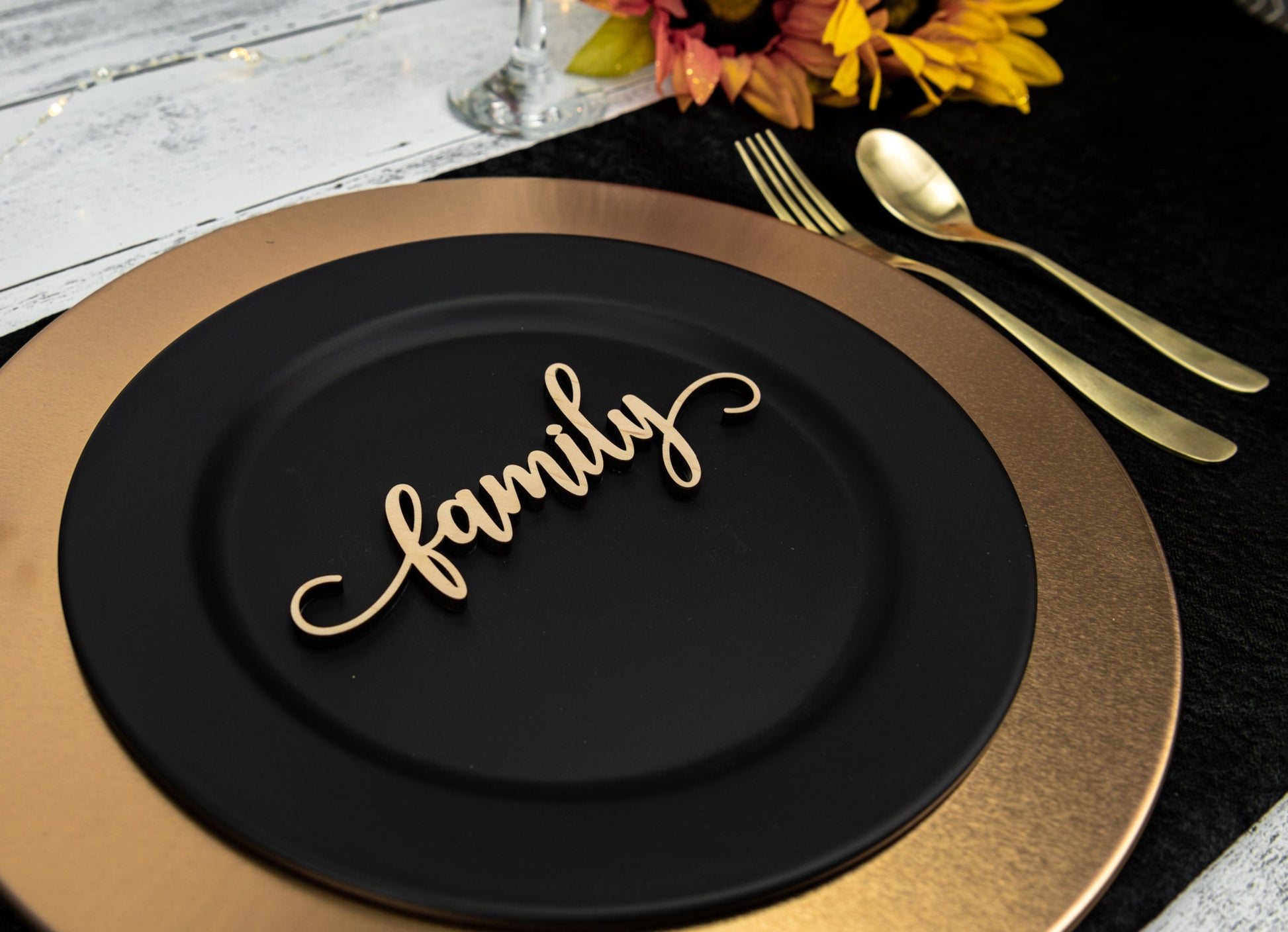 Family Place Cards, Thanksgiving Table Plate Settings, Thankful Wood Word, Holiday Decor, Thanksgiving Place settings, Small Family Sign