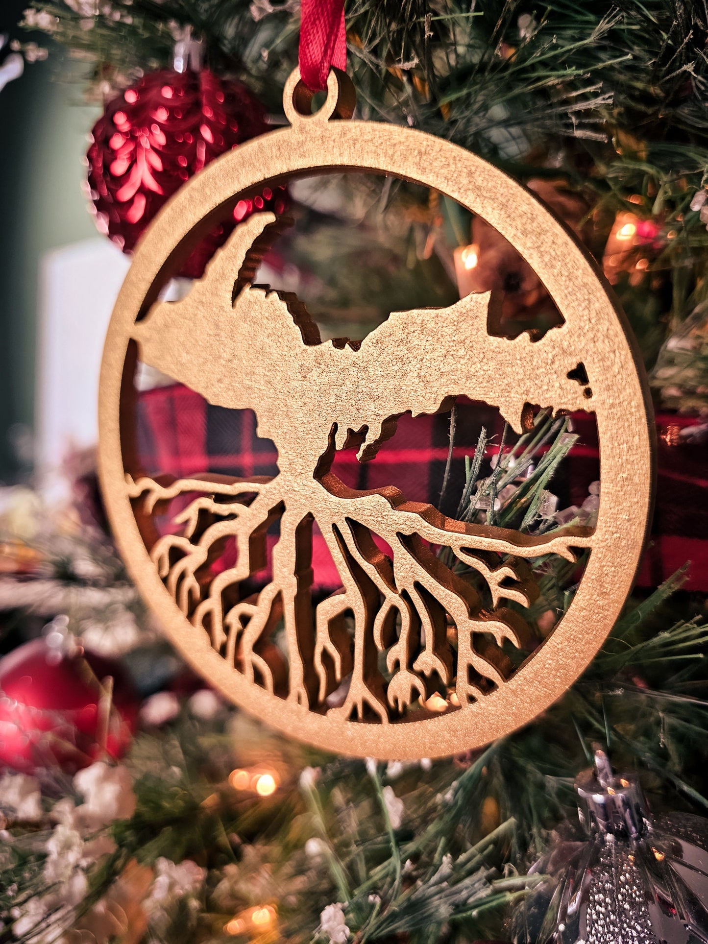 Yooper Roots Christmas Ornament, Wood Upper Peninsula of Michigan Wooden Ornament, Upper Michigan Round Xmas tree souvenir UP