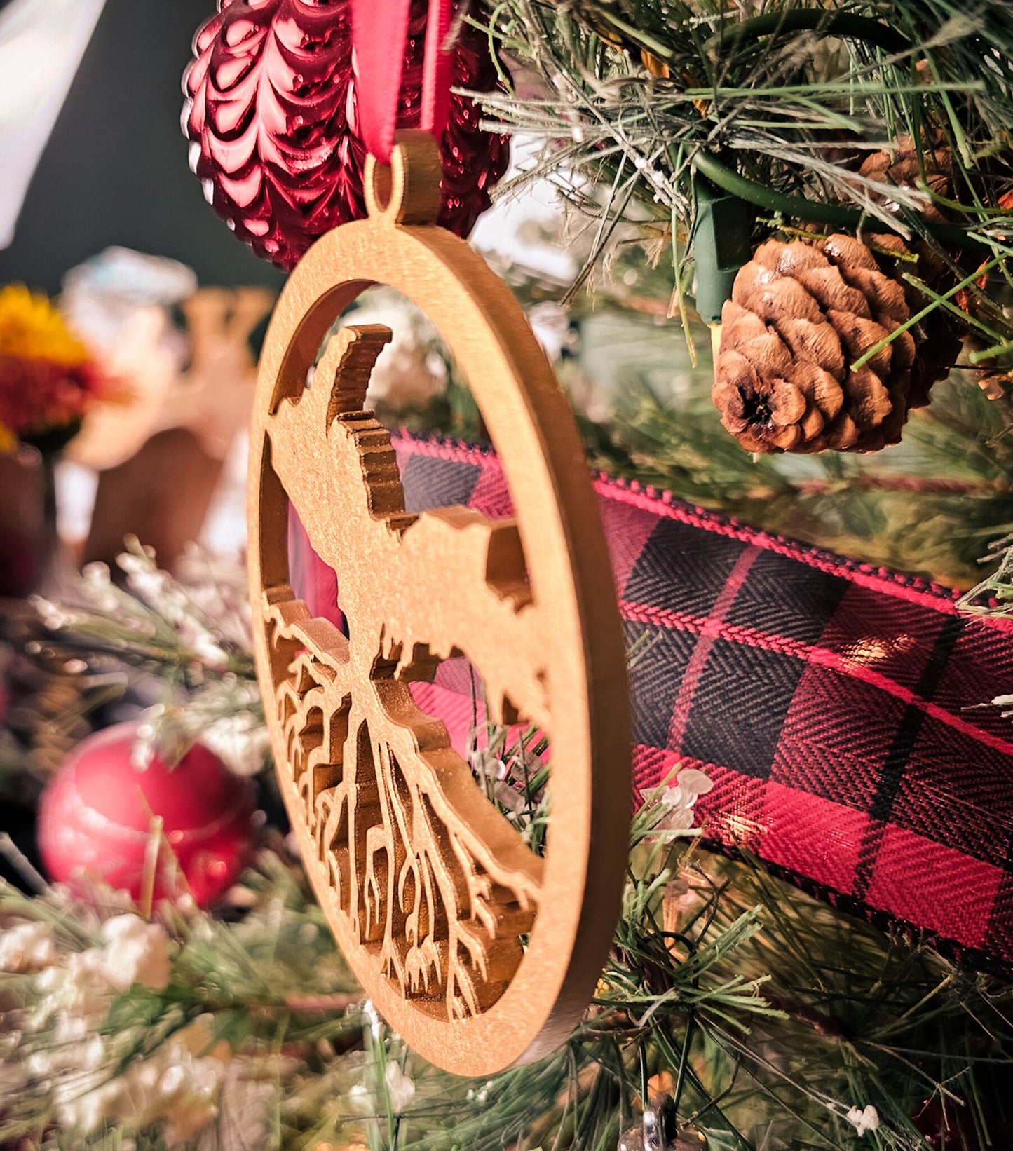 Yooper Roots Christmas Ornament, Wood Upper Peninsula of Michigan Wooden Ornament, Upper Michigan Round Xmas tree souvenir UP