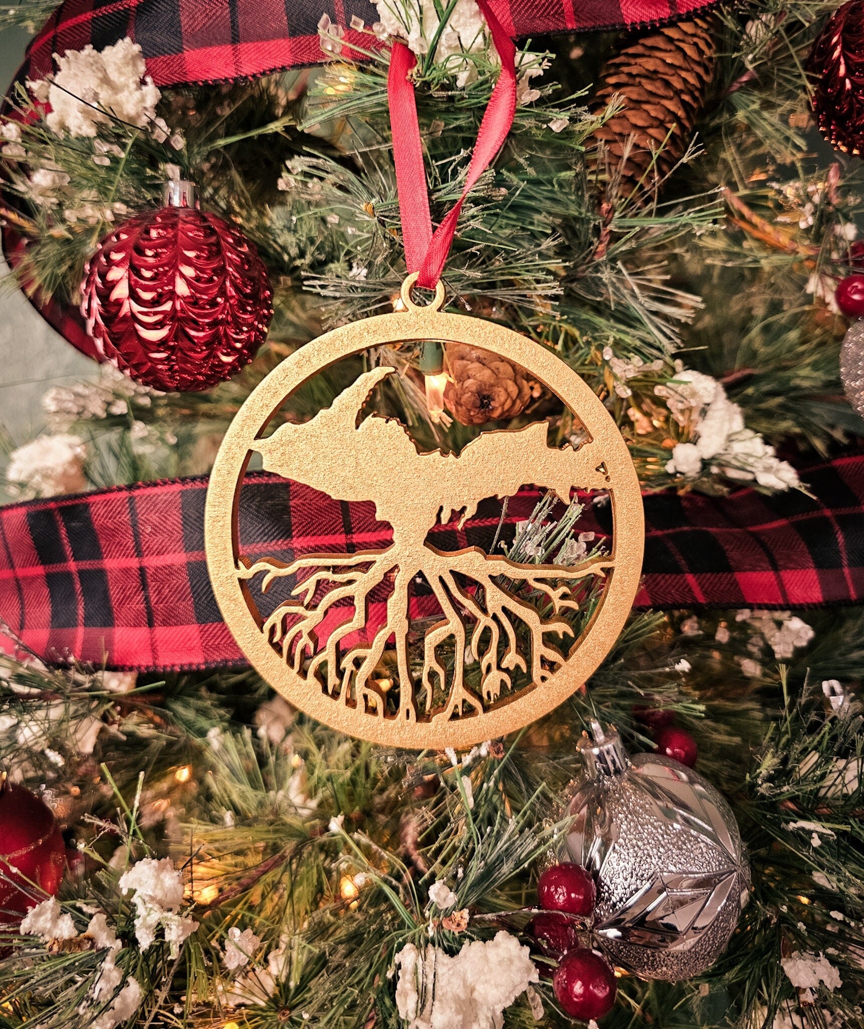 Yooper Roots Christmas Ornament, Wood Upper Peninsula of Michigan Wooden Ornament, Upper Michigan Round Xmas tree souvenir UP