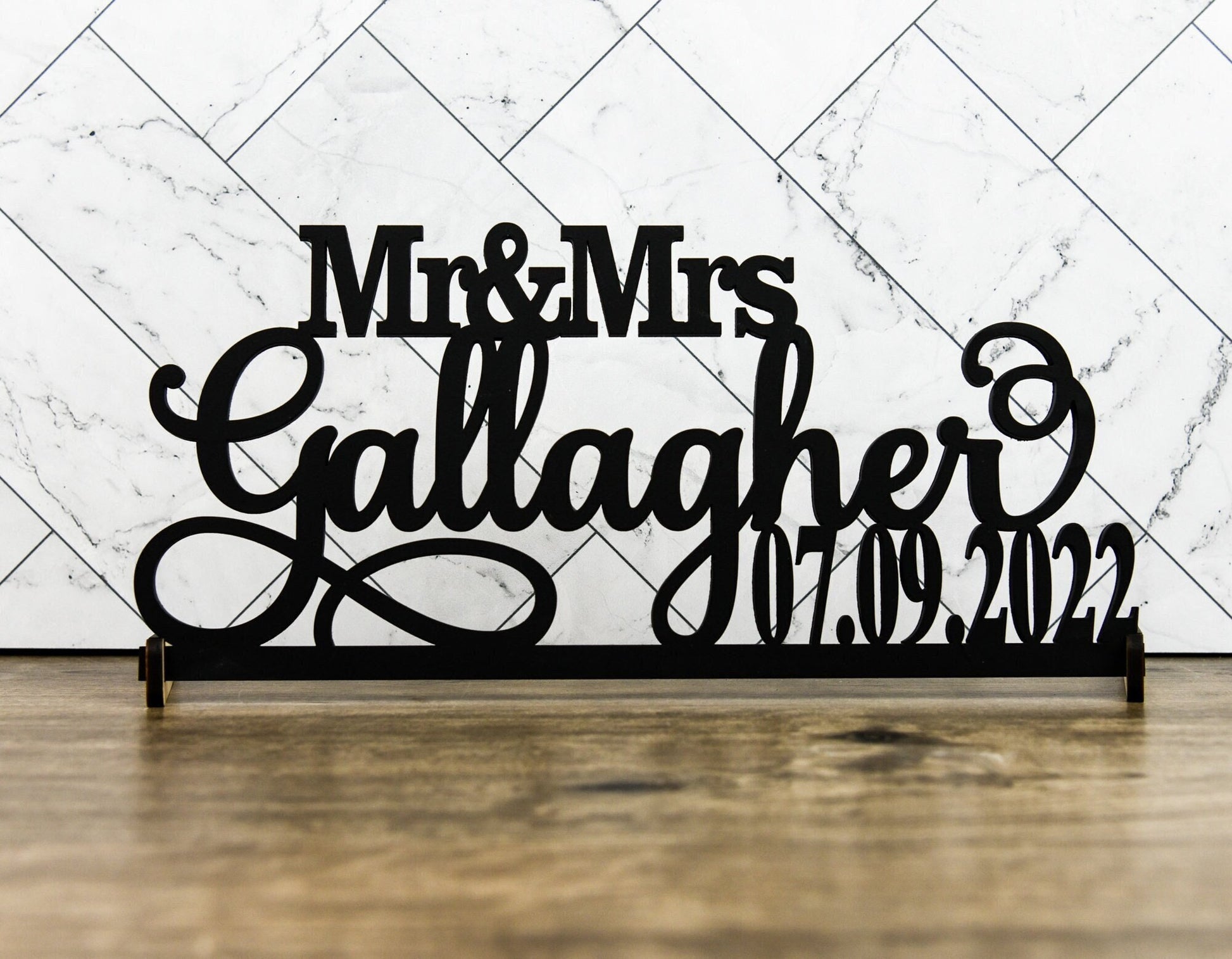 Custom Wedding sign with script Name & date, Personalized Mr & Mrs sign for Head table / Sweetheart Table Decor