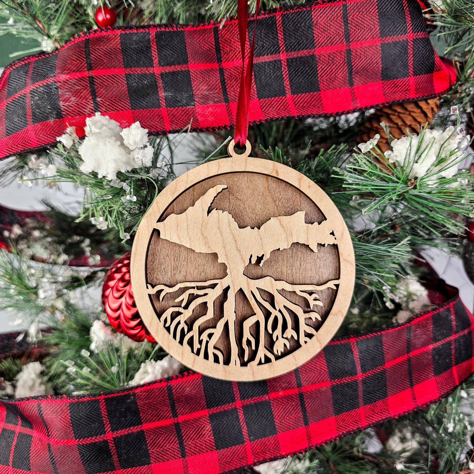 Upper Peninsula of Michigan Christmas Ornament, Yooper Wooden UP shape Wood Ornament, Upper Michigan Round Xmas tree souvenir