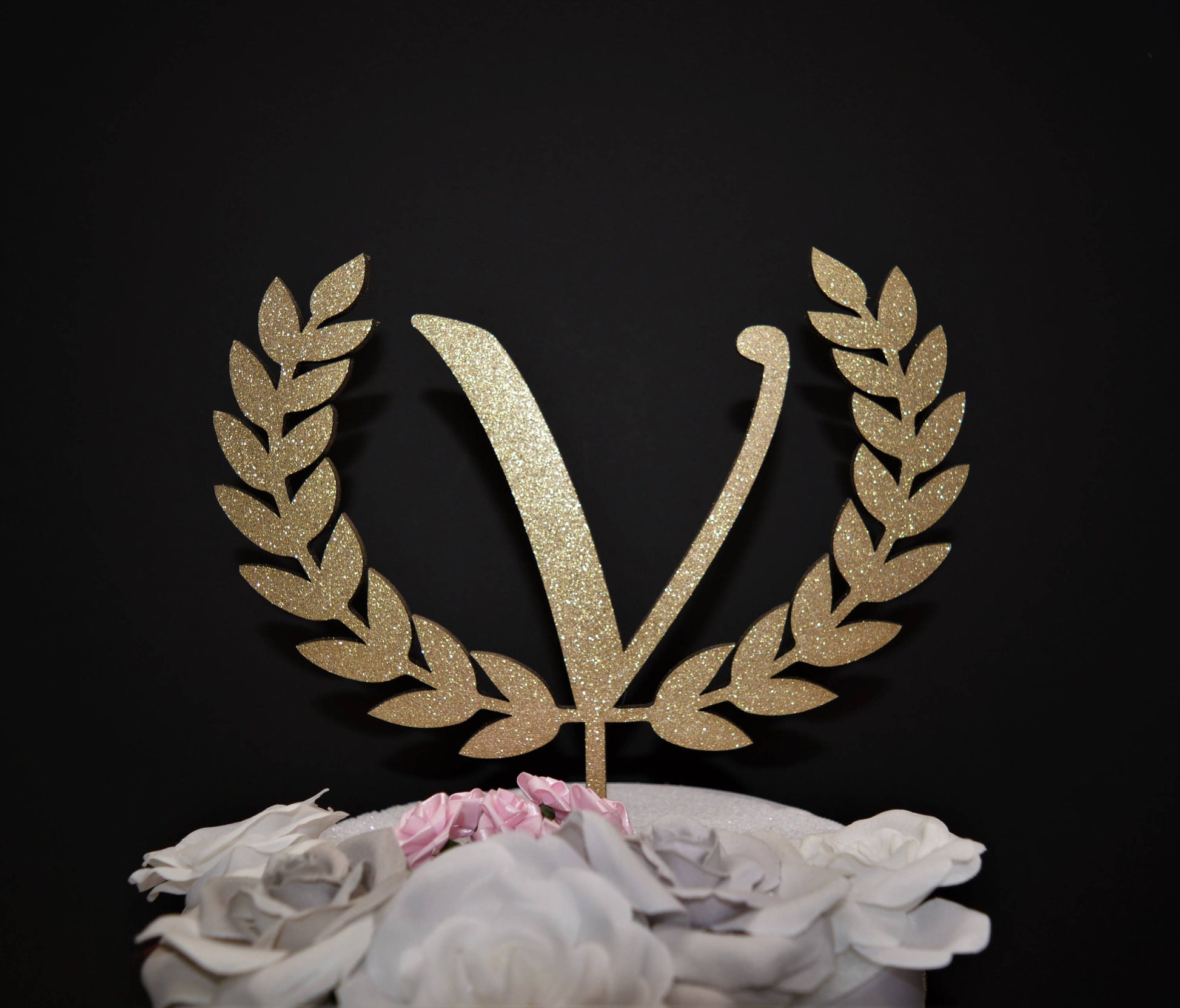 Personalized Wedding Cake topper. Custom Monogram Cake Topper. Wood Initial Cake topper. Custom Wedding Cake Topper. Vine Wreath & Initial