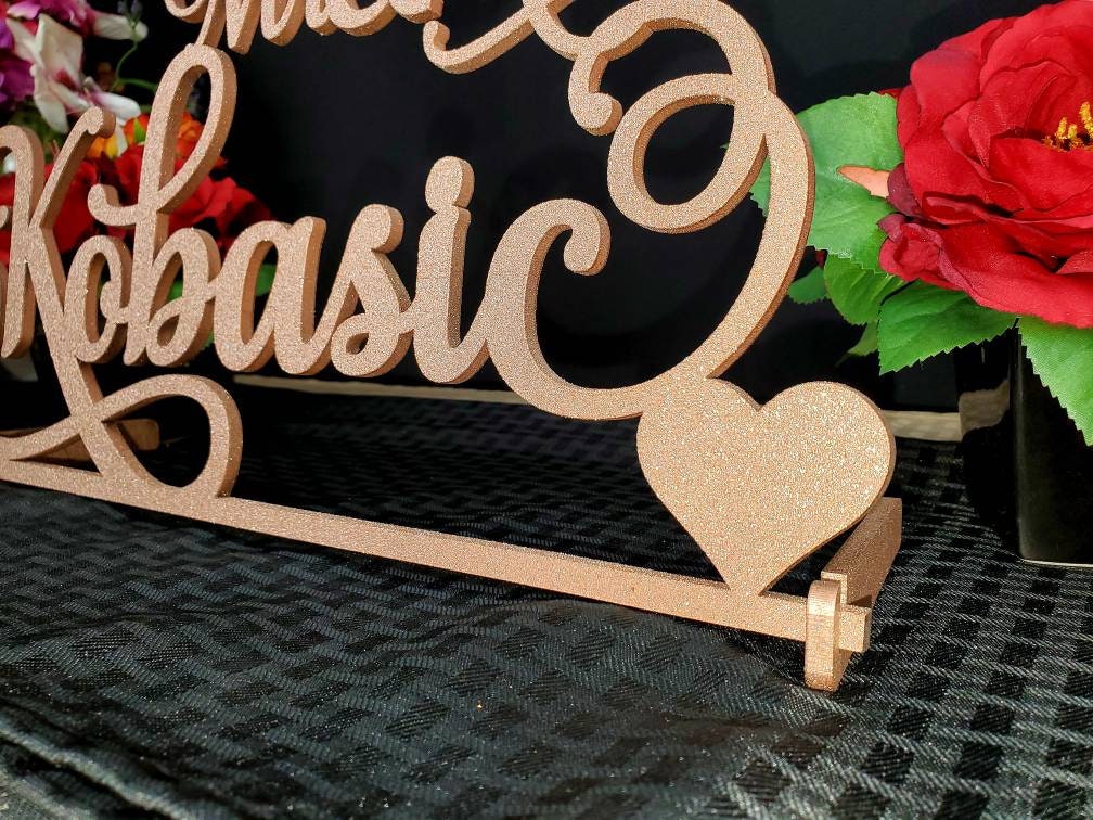 Mr & Mrs Sign - Custom Wedding Name sign - Script Mr and Mrs Surname - Personalized Last Name Sign - Sweetheart table Sign - Custom Deocr