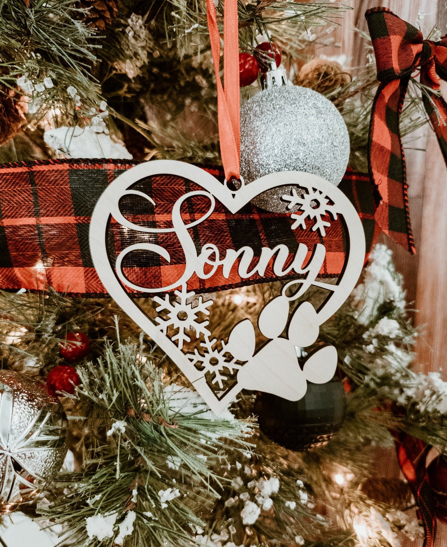 Personalized Pet Paw Print Christmas Ornament in Heart, Custom Dog or Cat Print xmas Tree Ornaments, Wooden Stocking Name Tags For Pet Decor