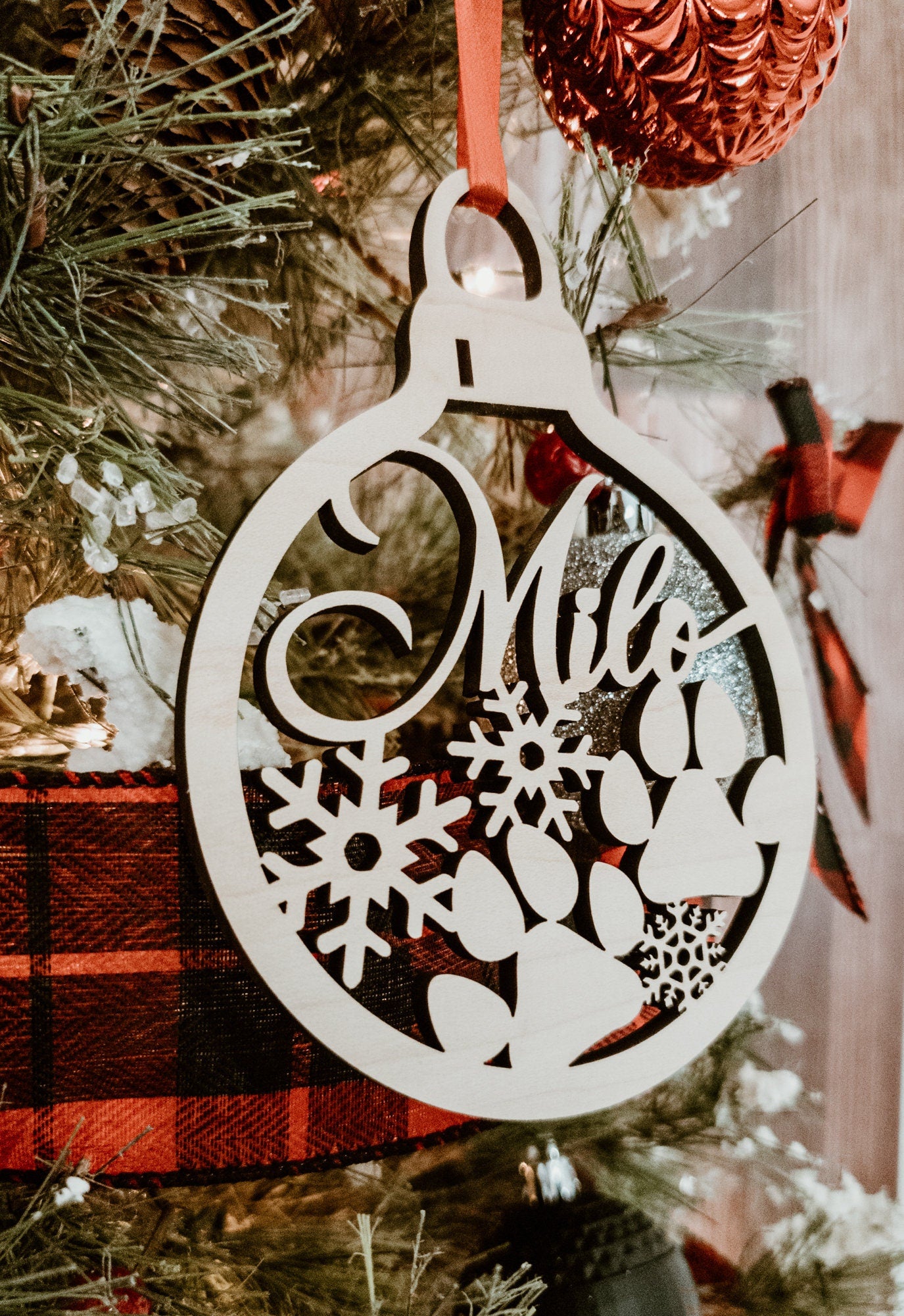 Personalized Pet Paw Print Christmas Ornament Bulb Custom Wood Dog or Cat Print xmas Tree Ornaments, Wooden Stocking Name Tags For Pet Decor