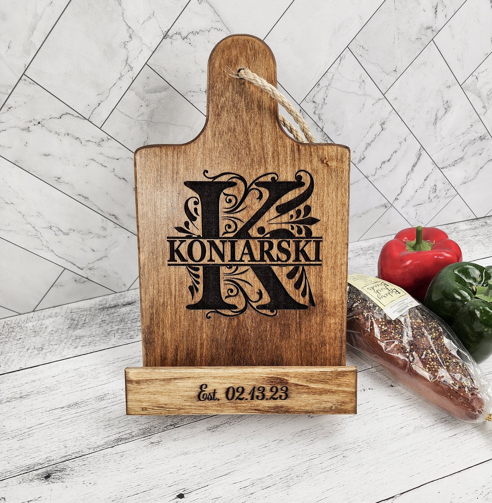 Custom Recipe holder - Personalized Cookbook Stand - Engraved Custom T –  Kobasic Creations