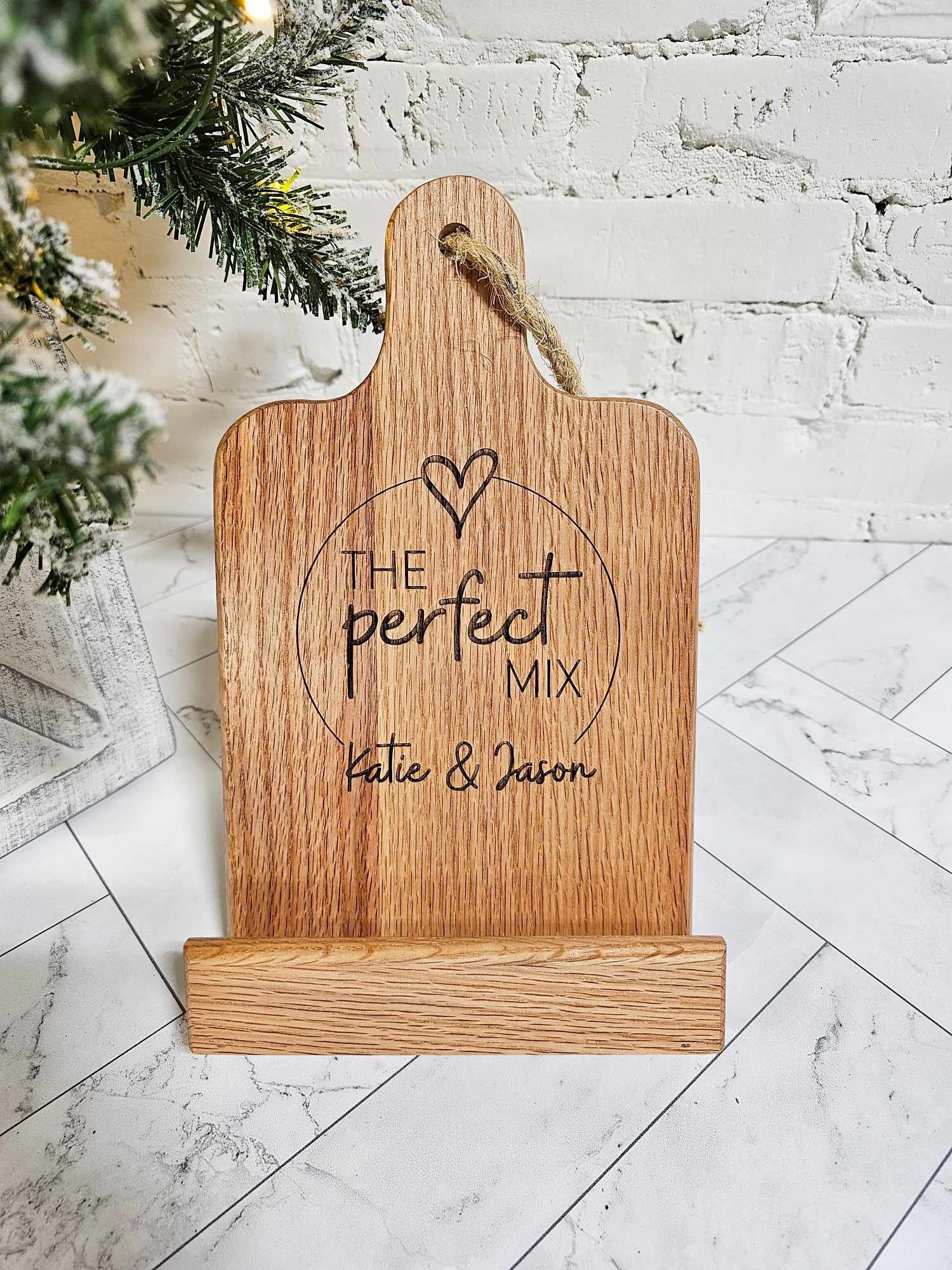 CookBook / Recipe Holder, Personalized Christmas Gift for Couple, Engraved Custom Wooden Oak Tablet Stand for Kitchen Counter, Gift for Him