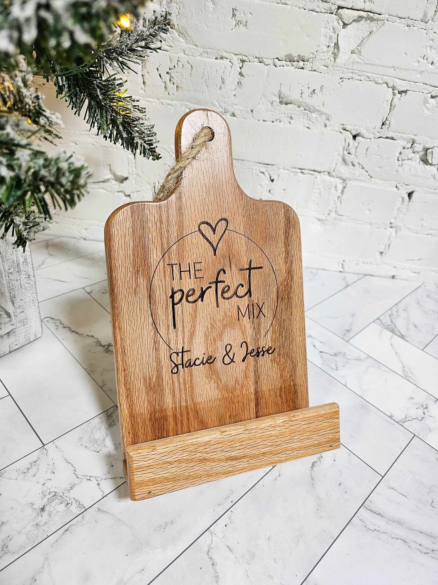 CookBook / Recipe Holder, Personalized Christmas Gift for Couple, Engraved Custom Wooden Oak Tablet Stand for Kitchen Counter, Gift for Him